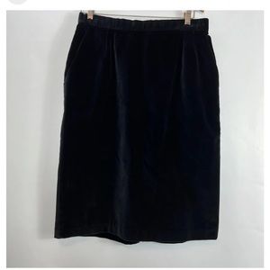 Evan picone black velvet skirt, size medium 12 rare vintage with pockets.